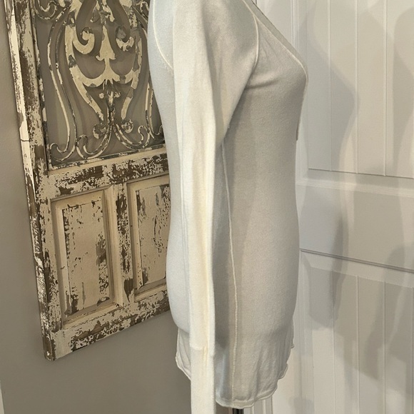 American Eagle - Size Medium - Cream Color  Sweater - Picture 4 of 5